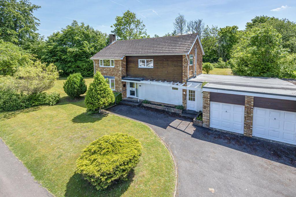 The Drive, Oakley, Basingstoke RG23 7DA 4 bed detached house £625,000