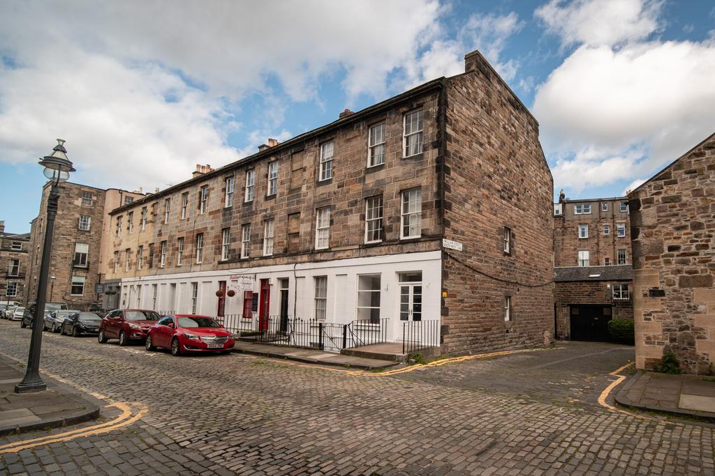 William Street, Edinburgh EH3 3 bed apartment £530,000