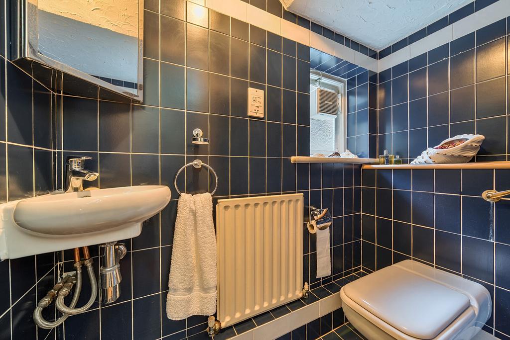 Cloakroom/Wc