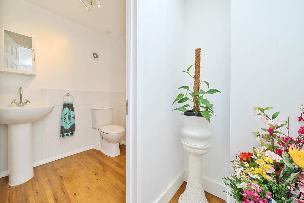 Cloakroom/Wc