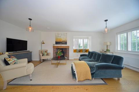 2 Hops End, Puttenham, Guildford, GU3 1AE