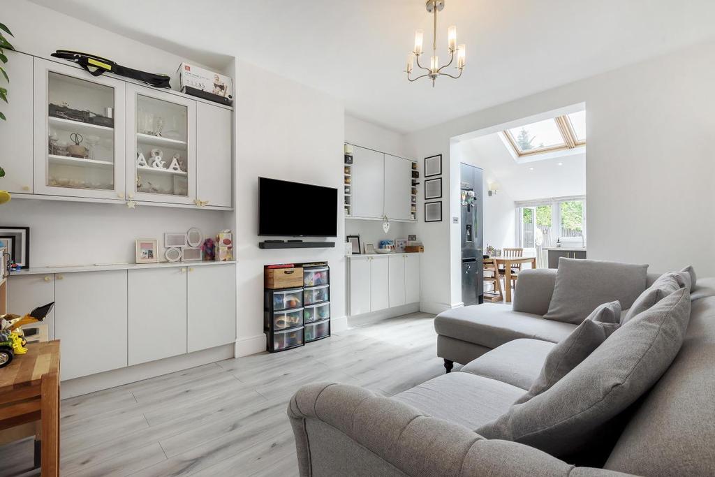 Graham Road, Wimbledon 3 bed flat £725,000