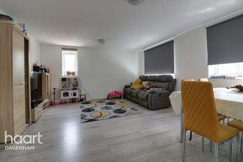 2 bedroom flat for sale - Honey Close, Dagenham