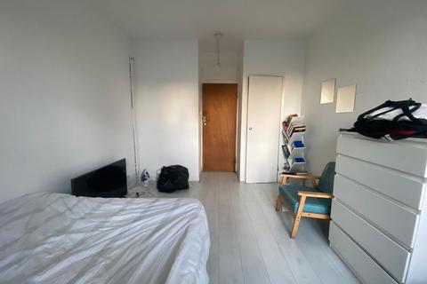 1 bedroom in a flat share to rent, Flat Share - ALL Bills & Wifi Included - Bethnal Green