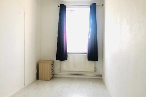 1 bedroom in a flat share to rent, Flat Share - ALL Bills & Wifi Included - Bethnal Green