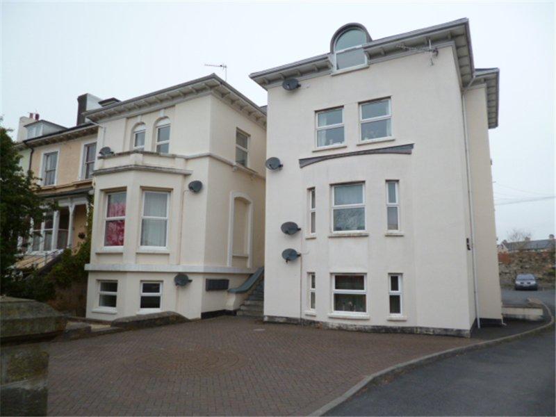 Victoria Road, Barnstaple, N Devon, EX32 9HP 2 bed terraced house £650 pcm (£150 pw)