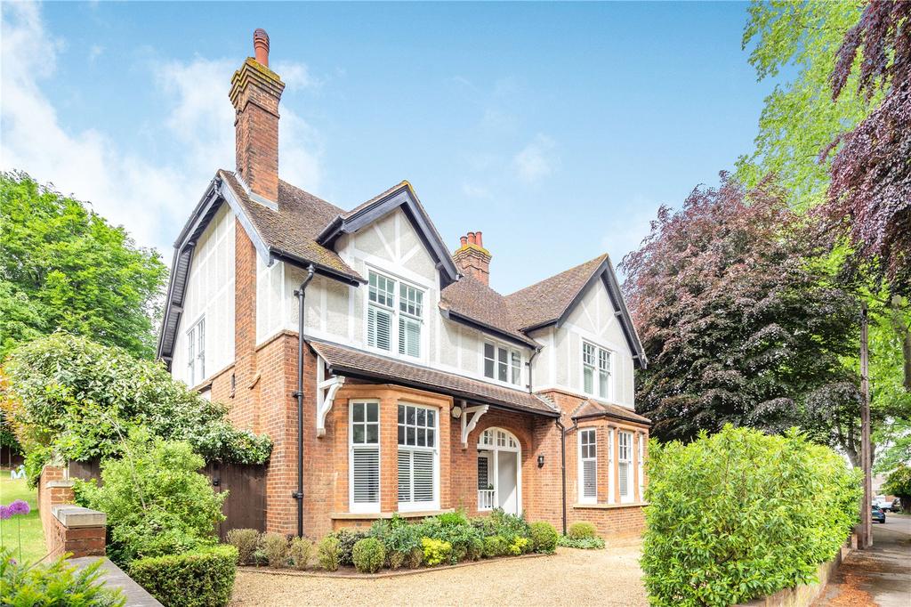 The Avenue, Hitchin, Hertfordshire, SG4 5 bed detached house £1,850,000