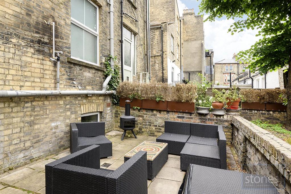 Cardwell Road, London, N7 2 bed property £1,700 pcm (£392 pw)