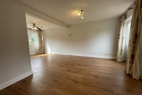 3 bedroom end of terrace house to rent, Lakenheath, Suffolk, IP27