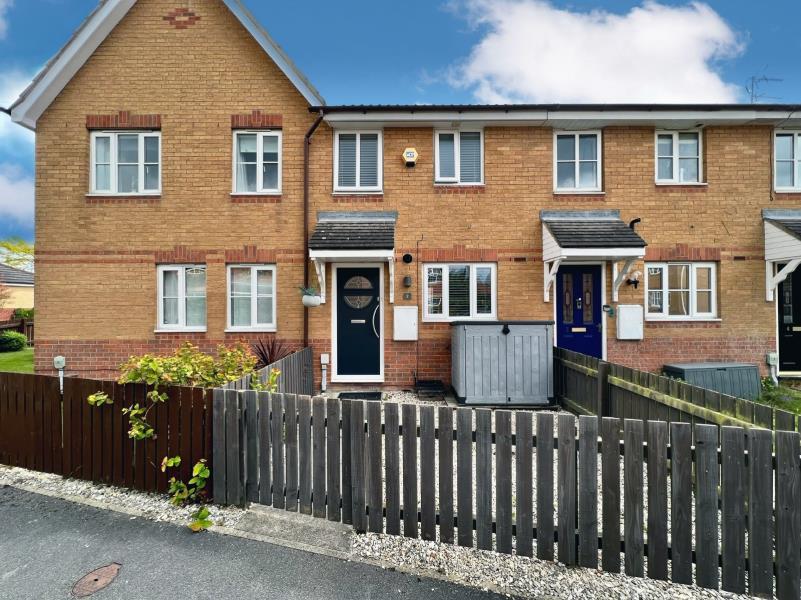 Salcey Close, Kingswood, HU7 3HQ 2 bed terraced house £750 pcm (£173 pw)