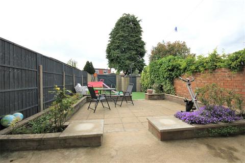 4 bedroom terraced house to rent, Ludlow Road, Feltham, TW13