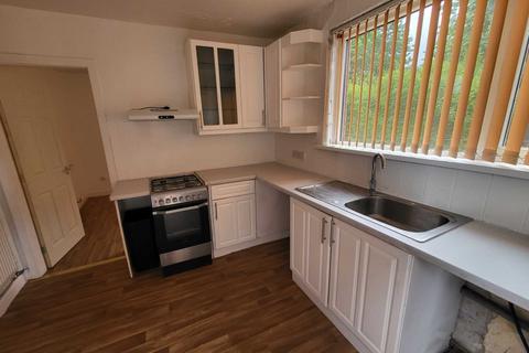 2 bedroom semi-detached house to rent, Lee Road, Dewsbury