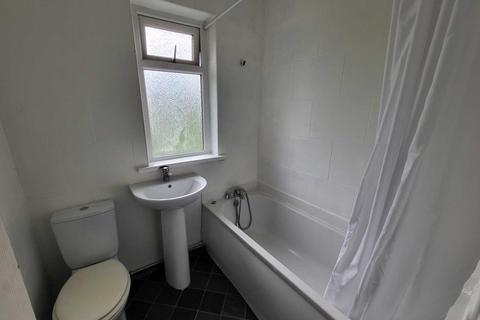 2 bedroom semi-detached house to rent, Lee Road, Dewsbury