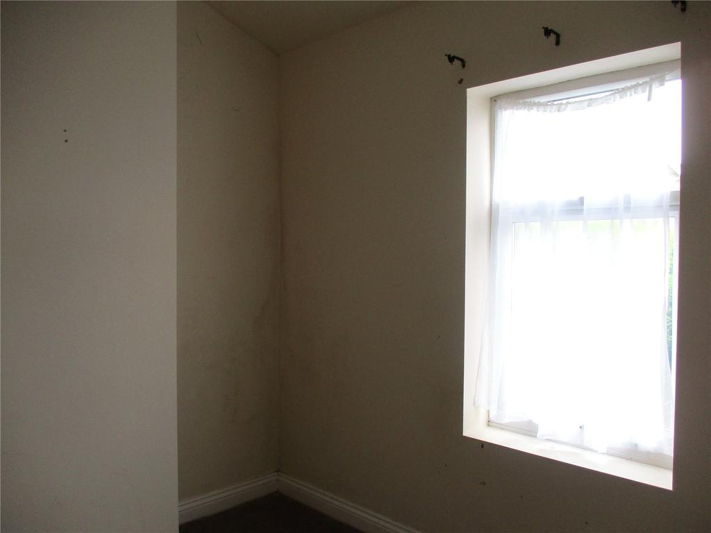 Batley Road, Tingley, Wakefield, West Yorkshire, WF3 2 bed semi
