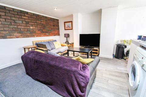 4 bedroom terraced house to rent, BILLS INCLUDED - Beechwood View, Burley, Leeds, LS4
