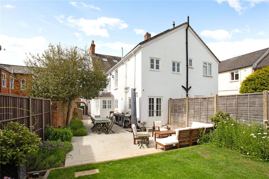 Ackender Road, Alton, Hampshire, GU34 4 bed semidetached house £675,000