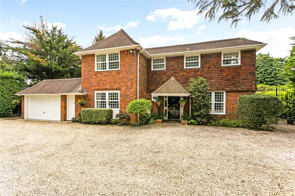 Park Road, Stoke Poges, Buckinghamshire, SL2 5 bed detached house for