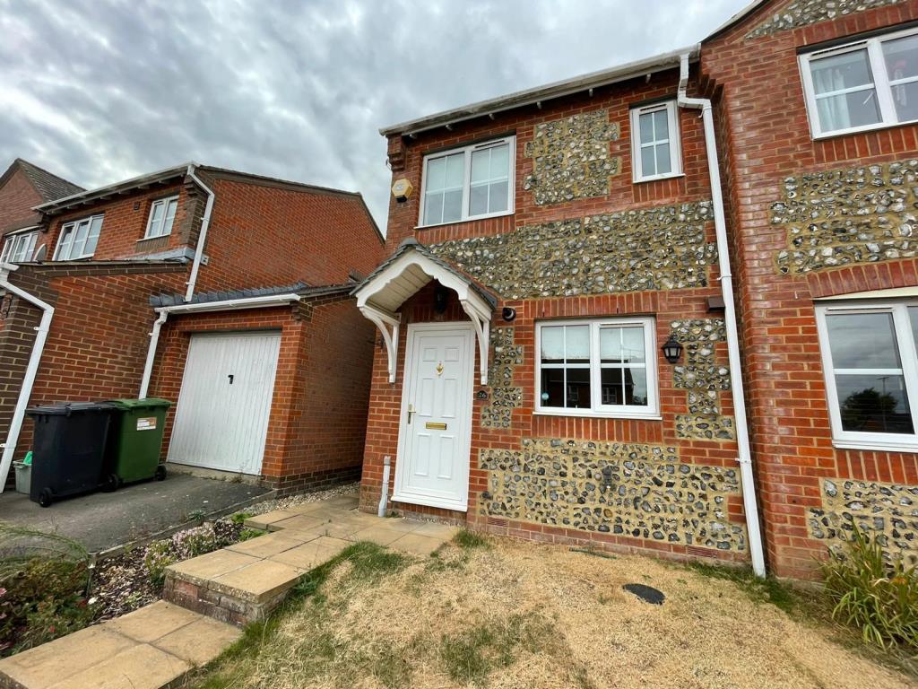 Lambourn, Berkshire, RG17 2 bed semidetached house £275,000