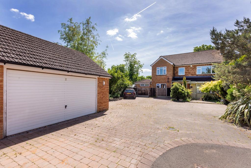 Bridle Road, Maidenhead 4 bed detached house for sale £950,000