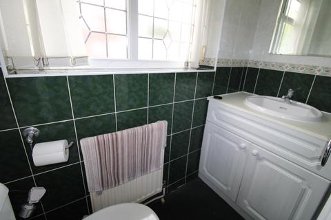 8 Colne Valley, Upminster, RM14 1QA