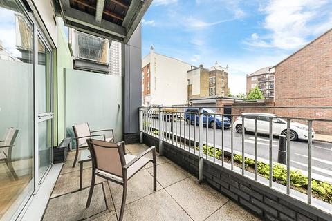 Studio to rent, Hodgeson House, 26 Christian Street, London, E1