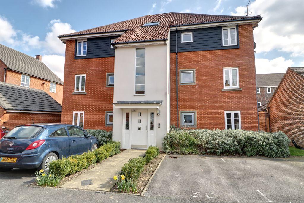 Appleton Drive, Basingstoke RG24 9RX 2 bed flat £195,000