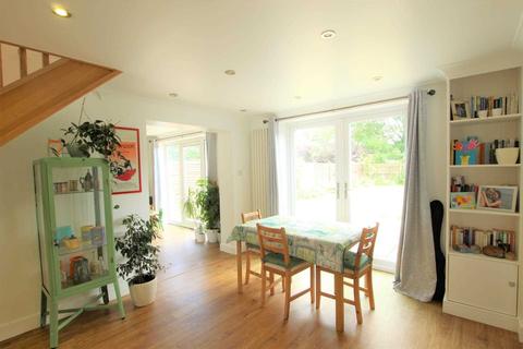 10 Dovedale Close, Caversham, Reading, RG4 7AL