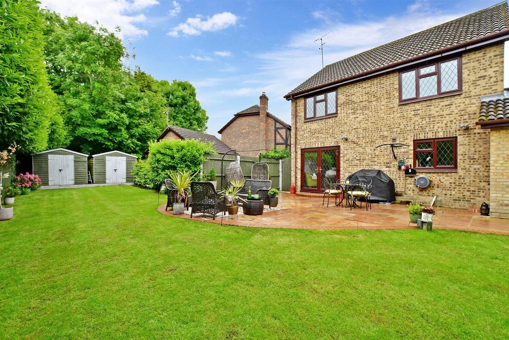 Cedar Drive, Southwater, Horsham... 4 bed detached house £650,000