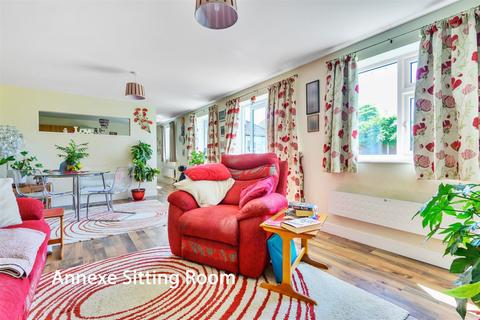 4 bedroom detached bungalow for sale - Parkfield Avenue, Rose Green, Bognor Regis, PO21