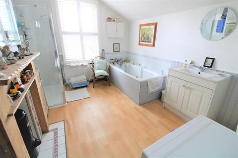 170 Station Road, Crayford, Dartford, DA1 3QQ