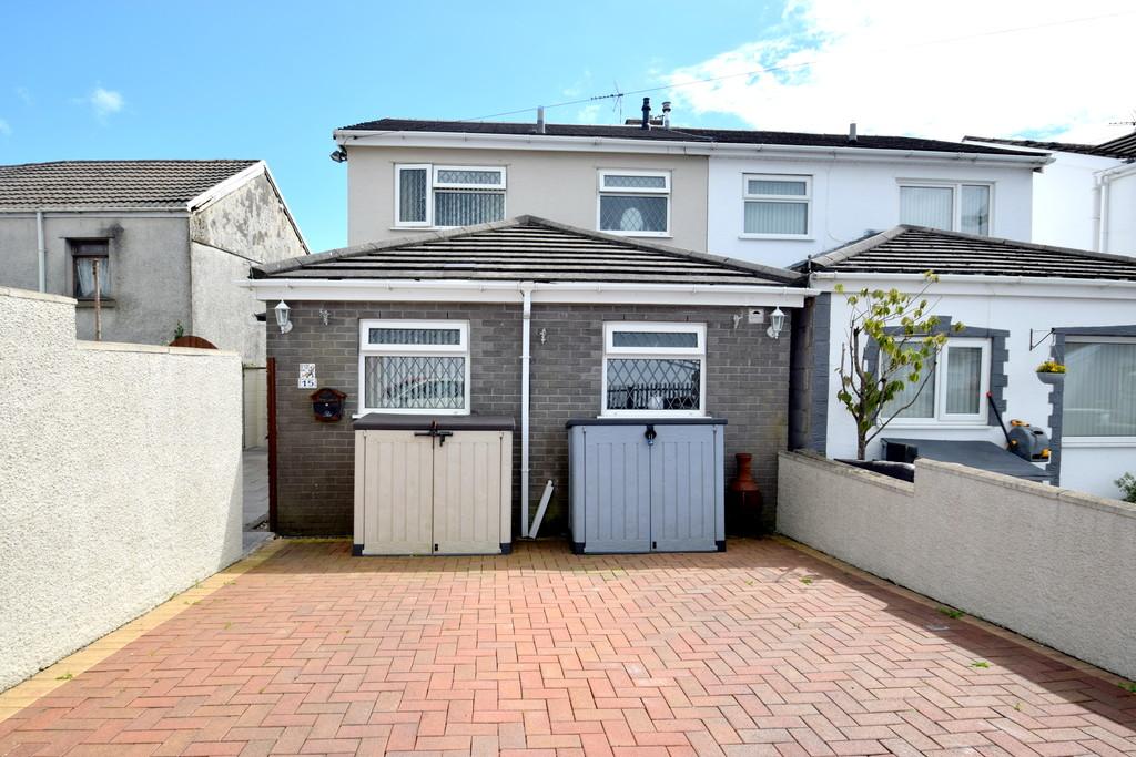 15 Dale View, Cefn Cribwr, Bridgend, Bridgend County Borough, CF32 0DE