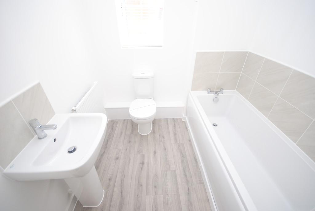 Shakespeare Drive, Penkridge, Stafford 2 bed apartment £675 pcm (£156 pw)