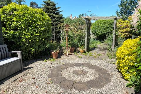 142 Ashtree Road, Barton Under Needwood, Burton-on-trent, DE13 8LL