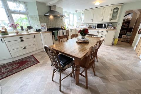 2 Buckingham Road, Brackley, NN13 7EL