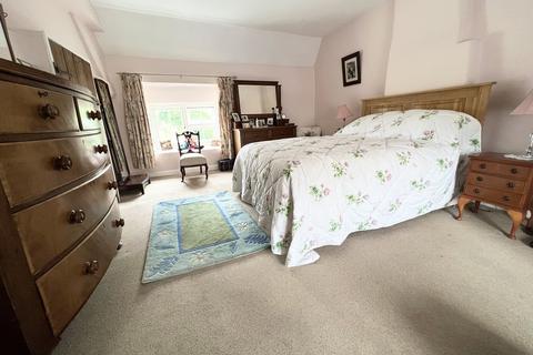 2 Buckingham Road, Brackley, NN13 7EL