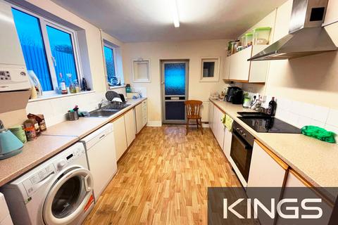 5 bedroom semi-detached house to rent, Broadlands Road, Southampton