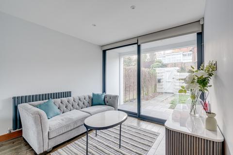 64 Coolhurst Road, London, N8 8EU