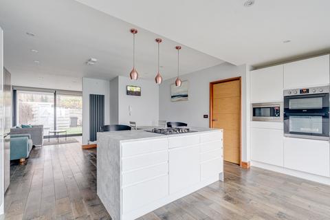 64 Coolhurst Road, London, N8 8EU