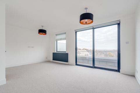 64 Coolhurst Road, London, N8 8EU