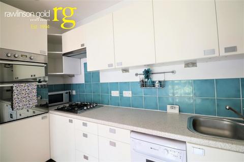 2 bedroom ground floor flat to rent, Grafton Road, Harrow