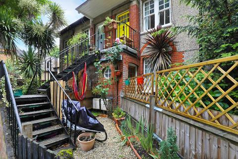 6 Victoria Place, Richmond, TW9 1RU