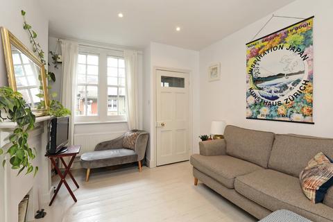 6 Victoria Place, Richmond, TW9 1RU