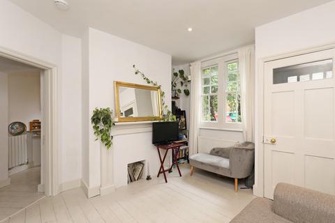 6 Victoria Place, Richmond, TW9 1RU