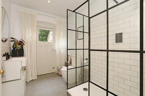 6 Victoria Place, Richmond, TW9 1RU