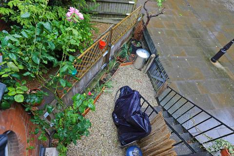 6 Victoria Place, Richmond, TW9 1RU