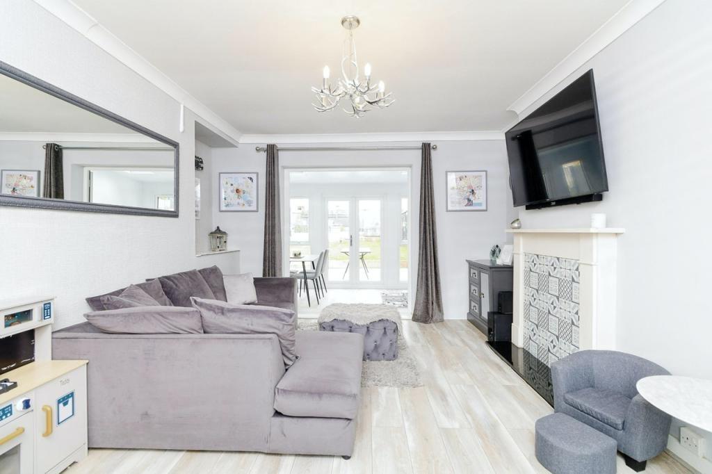 Heath Road, Crayford 3 bed terraced house £425,000