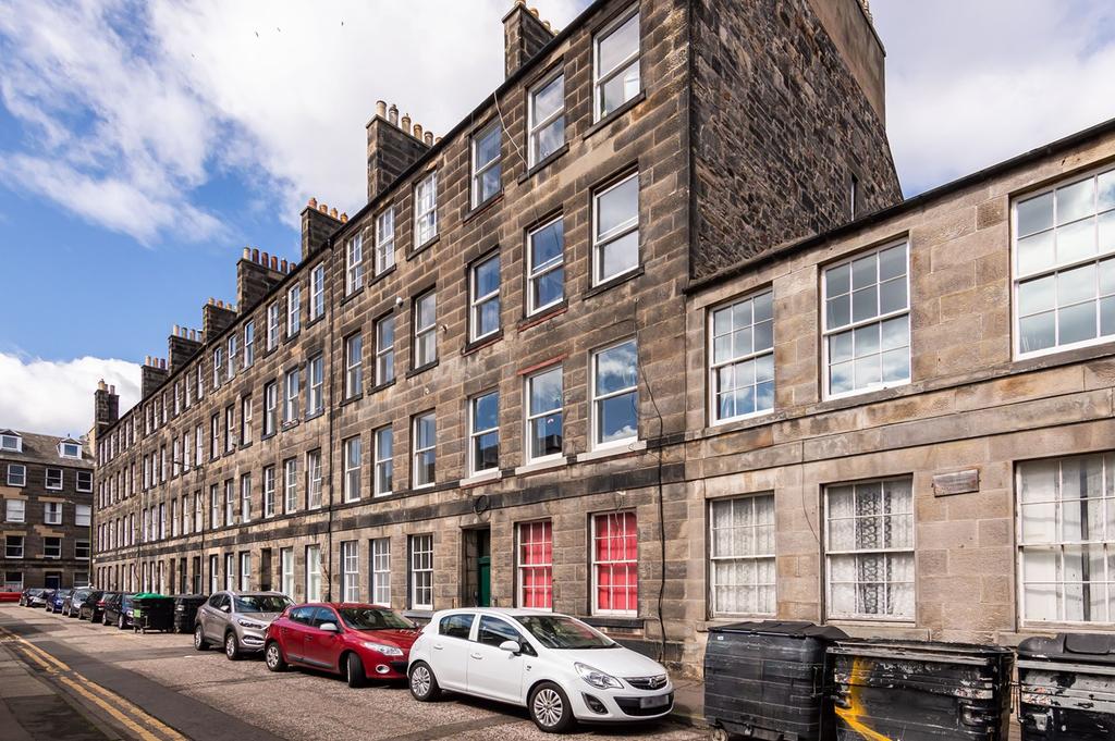 Kirk Street, Leith, Edinburgh, EH6 2 bed flat - £220,000