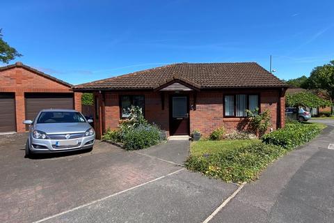 2 bedroom semi-detached bungalow for sale - St Georges Court, Clarence Road, Four Oaks, Sutton Coldfield, B74 4LL