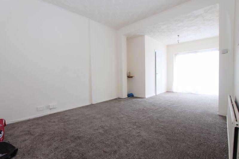 Northcote Avenue, Southall 4 bed terraced house £1,800 pcm (£415 pw)