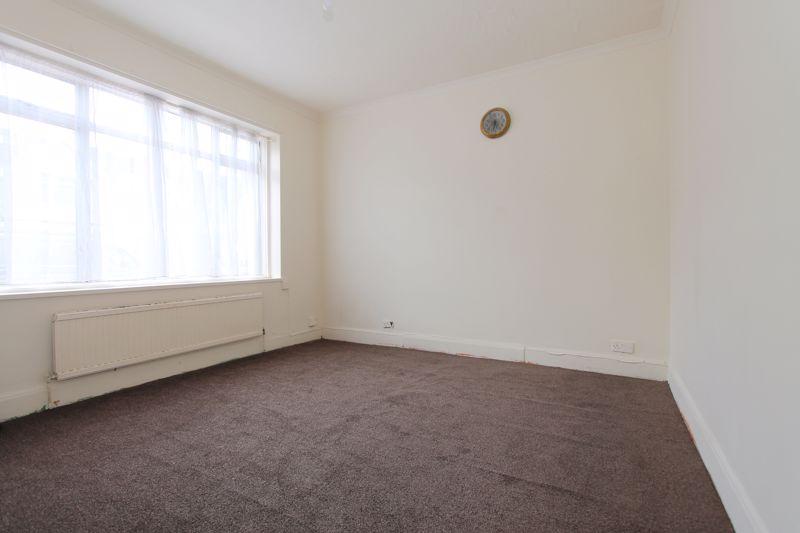 Northcote Avenue, Southall 4 bed terraced house £1,800 pcm (£415 pw)
